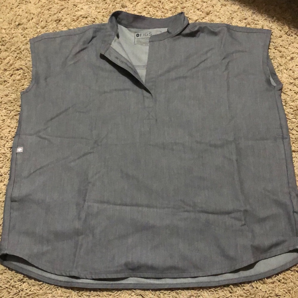 Figs scrub top